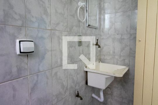 Banheiro de kitnet/studio para alugar com 1 quarto, 25m² em Jardim Oriental, São Paulo