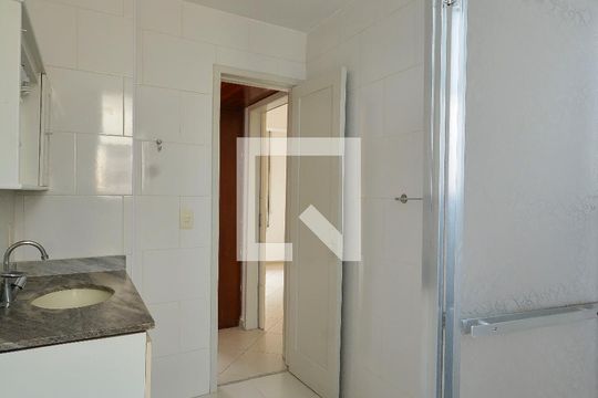Banheiro de apartamento para alugar com 1 quarto, 51m² em Laranjeiras, Rio de Janeiro