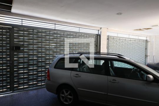 Garagem de casa à venda com 3 quartos, 150m² em Jardim Santa Maria, São Paulo