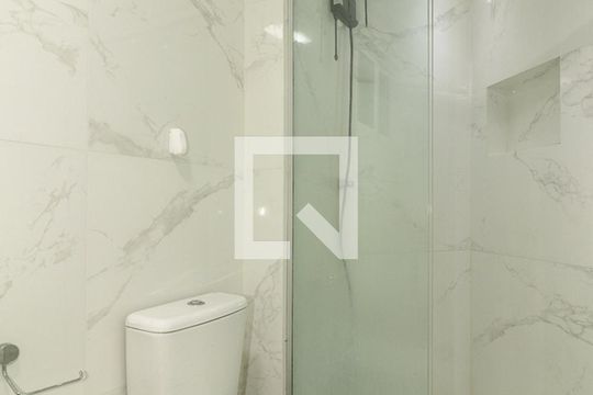 Banheiro de apartamento à venda com 2 quartos, 74m² em Nonoai, Porto Alegre