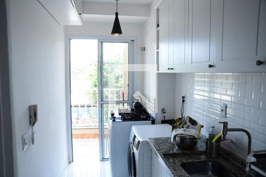 Cozinha de apartamento para alugar com 2 quartos, 57m² em Granja Clotilde, Cotia