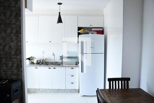 Cozinha de apartamento para alugar com 2 quartos, 57m² em Granja Clotilde, Cotia