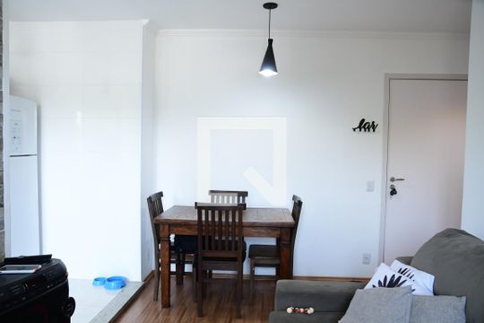 Sala de apartamento para alugar com 2 quartos, 57m² em Granja Clotilde, Cotia