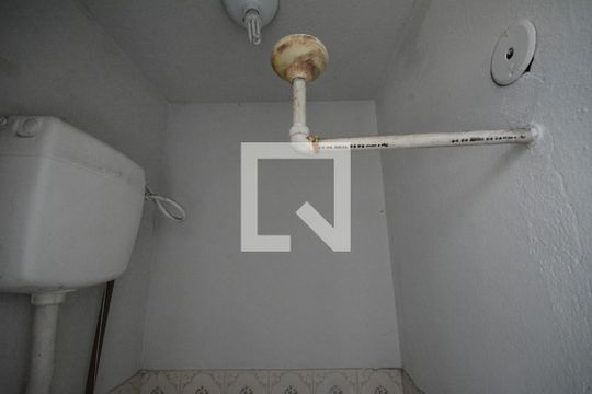Banheiro de serviço de apartamento para alugar com 2 quartos, 80m² em Penha Circular, Rio de Janeiro