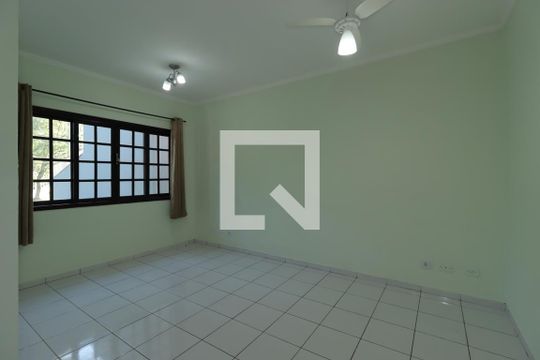 Sala de apartamento à venda com 2 quartos, 70m² em Parque Jaçatuba, Santo André