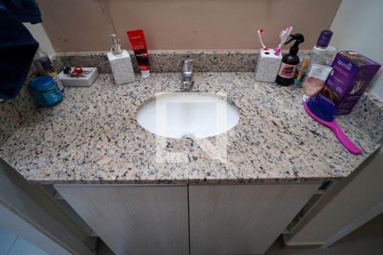 Banheiro de apartamento para alugar com 2 quartos, 54m² em Jardim Sao Carlos, Sorocaba