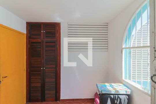 Quarto 2 de casa à venda com 4 quartos, 220m² em Jaguaré, São Paulo