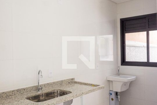 Cozinha e Área de Serviço de apartamento à venda com 2 quartos, 43m² em Vila Bertioga, São Paulo