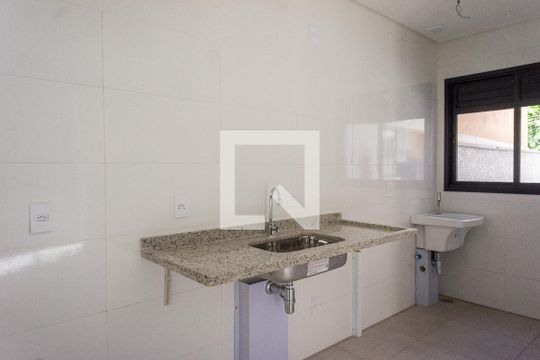 Cozinha e Área de Serviço de apartamento à venda com 2 quartos, 43m² em Vila Bertioga, São Paulo