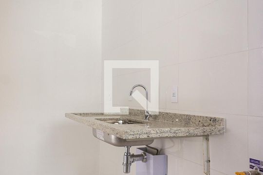 Cozinha de apartamento à venda com 2 quartos, 43m² em Vila Bertioga, São Paulo