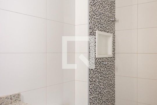 Banheiro de apartamento à venda com 2 quartos, 43m² em Vila Bertioga, São Paulo