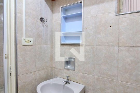 Banheiro de casa para alugar com 1 quarto, 40m² em Jardim Ana Maria, Santo André