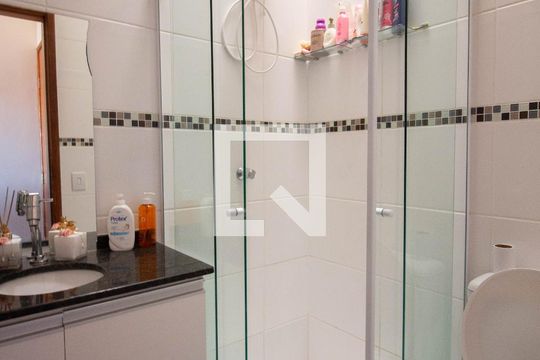 Banheiro da Suíte 1 de casa de condomínio para alugar com 2 quartos, 58m² em Cidade Líder, São Paulo