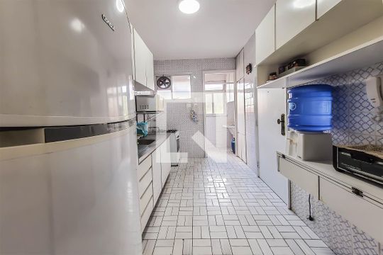 Cozinha de apartamento para alugar com 3 quartos, 86m² em Centro, Guarujá