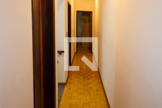 Corredor de casa à venda com 3 quartos, 207m² em Vila São Domingos, São Paulo