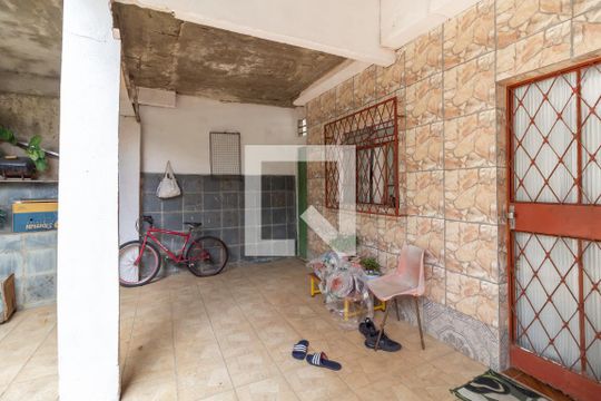 Área Externa de casa à venda com 4 quartos, 360m² em Goiânia, Belo Horizonte