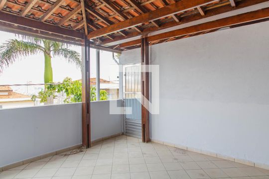 Área Externa de casa para alugar com 4 quartos, 400m² em Vila Libanesa, São Paulo