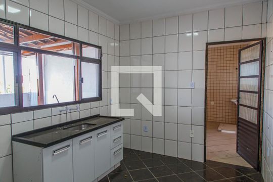 Cozinha de casa para alugar com 4 quartos, 400m² em Vila Libanesa, São Paulo