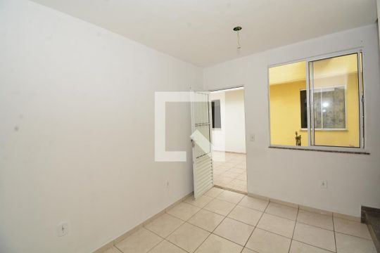 Sala de apartamento para alugar com 2 quartos, 80m² em Irajá, Rio de Janeiro