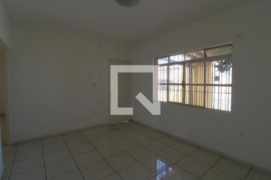 Casa à venda com 8 quartos, 200m² em Vila Inglesa, São Paulo