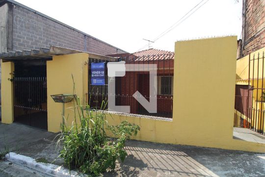 Fachada de casa à venda com 8 quartos, 200m² em Vila Inglesa, São Paulo