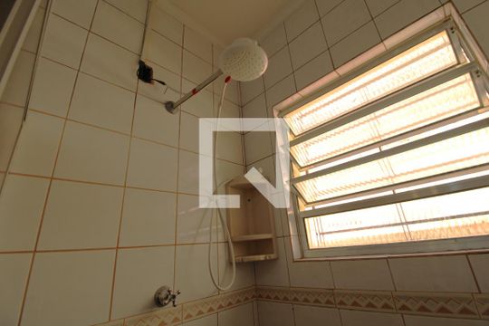 Chuveiro banheiro comum de casa à venda com 8 quartos, 200m² em Vila Inglesa, São Paulo