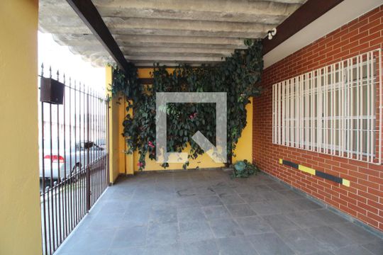Garagem de casa à venda com 8 quartos, 200m² em Vila Inglesa, São Paulo