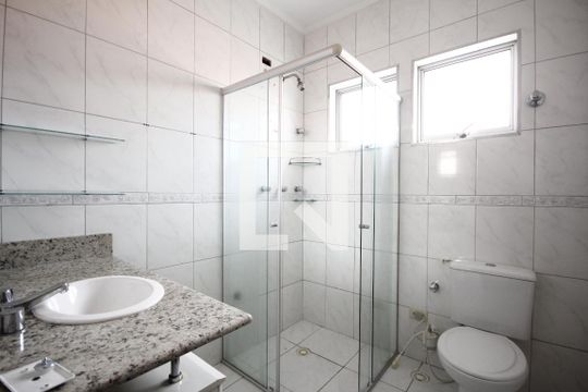 Banheiro de casa à venda com 4 quartos, 220m² em Vila Firmiano Pinto, São Paulo