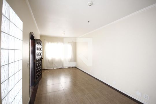 Sala de casa à venda com 4 quartos, 220m² em Vila Firmiano Pinto, São Paulo