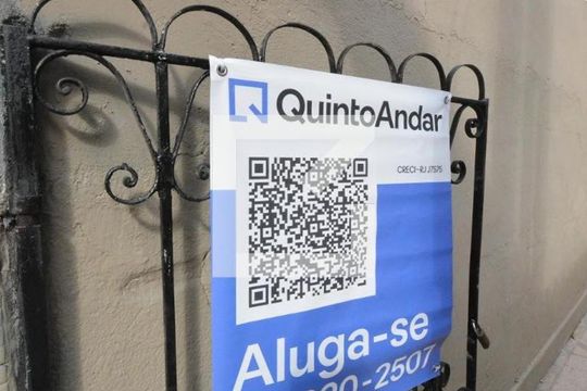 Placa instalada de apartamento para alugar com 1 quarto, 65m² em Penha, Rio de Janeiro