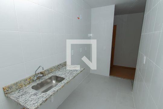 Cozinha de apartamento à venda com 2 quartos, 46m² em Rubem Berta, Porto Alegre