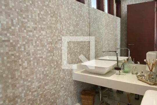 Lavabo de casa de condomínio à venda com 3 quartos, 340m² em Alphaville, Santana de Parnaíba