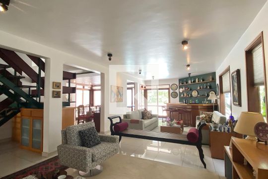 Sala de casa de condomínio à venda com 3 quartos, 340m² em Alphaville, Santana de Parnaíba