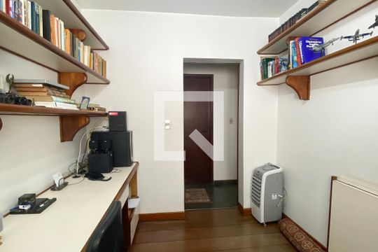 Escritório de casa de condomínio à venda com 3 quartos, 340m² em Alphaville, Santana de Parnaíba