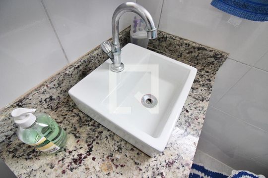 Banheiro Social de apartamento para alugar com 2 quartos, 56m² em Santa Terezinha, São Bernardo do Campo