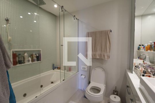 Banheiro de apartamento à venda com 3 quartos, 328m² em Barra da Tijuca, Rio de Janeiro