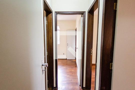 Corredor de apartamento para alugar com 3 quartos, 93m² em Nova Suíça, Belo Horizonte