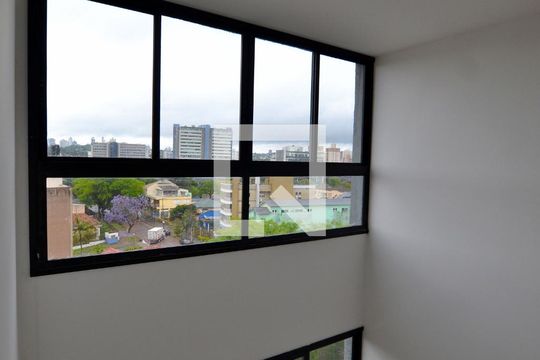 Sala com pé Direito Duplo de apartamento à venda com 2 quartos, 64m² em Vila João Pessoa, Porto Alegre