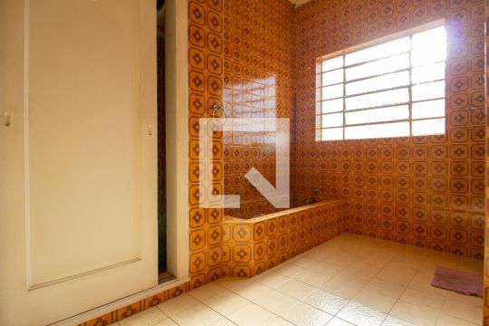 Banheiro de casa à venda com 3 quartos, 300m² em Vila Romana, São Paulo