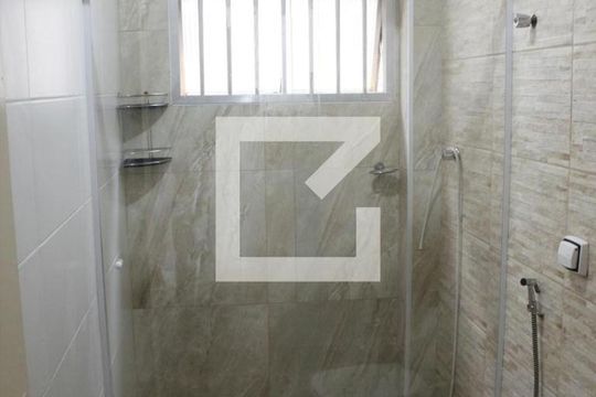Banheiro de apartamento para alugar com 1 quarto, 50m² em Centro, São Vicente