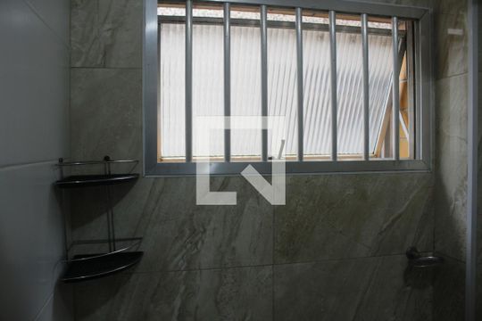 Banheiro de apartamento para alugar com 1 quarto, 50m² em Centro, São Vicente