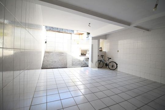 Garagem de casa à venda com 3 quartos, 388m² em Vila Bela, São Paulo
