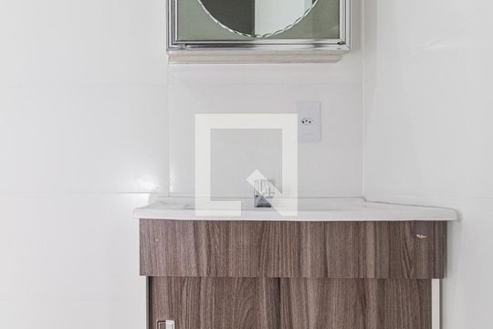 Banheiro de apartamento para alugar com 2 quartos, 64m² em Protásio Alves, Porto Alegre