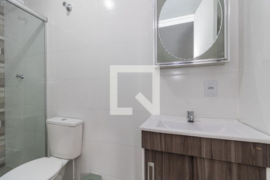 Banheiro de apartamento para alugar com 2 quartos, 64m² em Protásio Alves, Porto Alegre