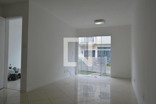 Sala de casa de condomínio à venda com 4 quartos, 98m² em Tanque, Rio de Janeiro