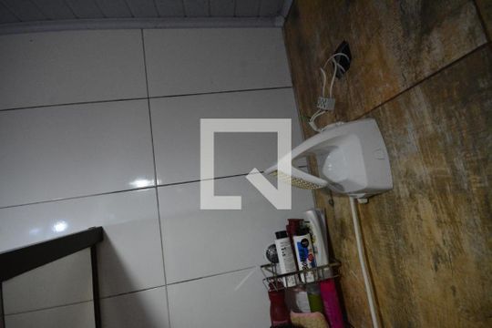 Banheiro de apartamento para alugar com 2 quartos, 70m² em Marechal Hermes, Rio de Janeiro