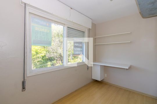 Quarto de apartamento à venda com 1 quarto, 50m² em Passo da Areia, Porto Alegre