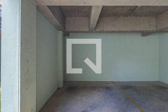 Garagem  de apartamento para alugar com 2 quartos, 63m² em Sagrada Família, Belo Horizonte