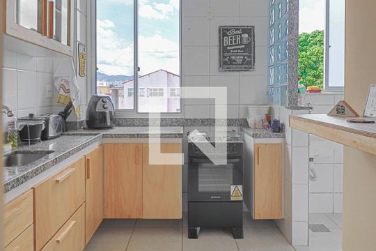 Cozinha  de apartamento para alugar com 2 quartos, 63m² em Sagrada Família, Belo Horizonte