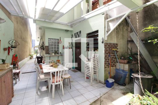 Área comum de casa à venda com 3 quartos, 300m² em Sítio da Figueira, São Paulo